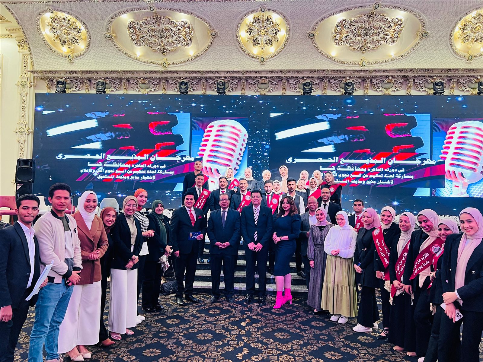 المهرجان العاشر للمذيع الحصري يكرم رئيس جامعة جنوب الوادي