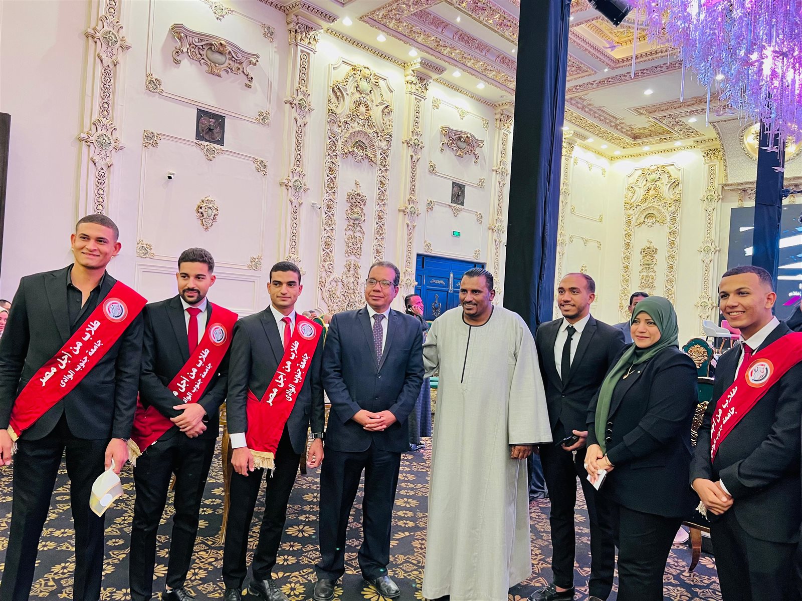 المهرجان العاشر للمذيع الحصري يكرم رئيس جامعة جنوب الوادي