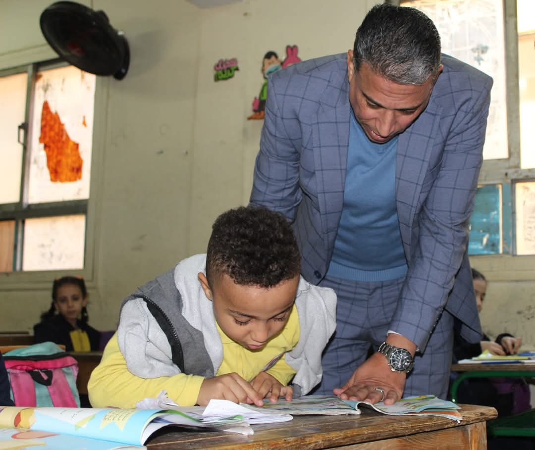 مدير تعليم الجيزة يتفقد الخطوات العملية لتحسين الأداء في المدارس