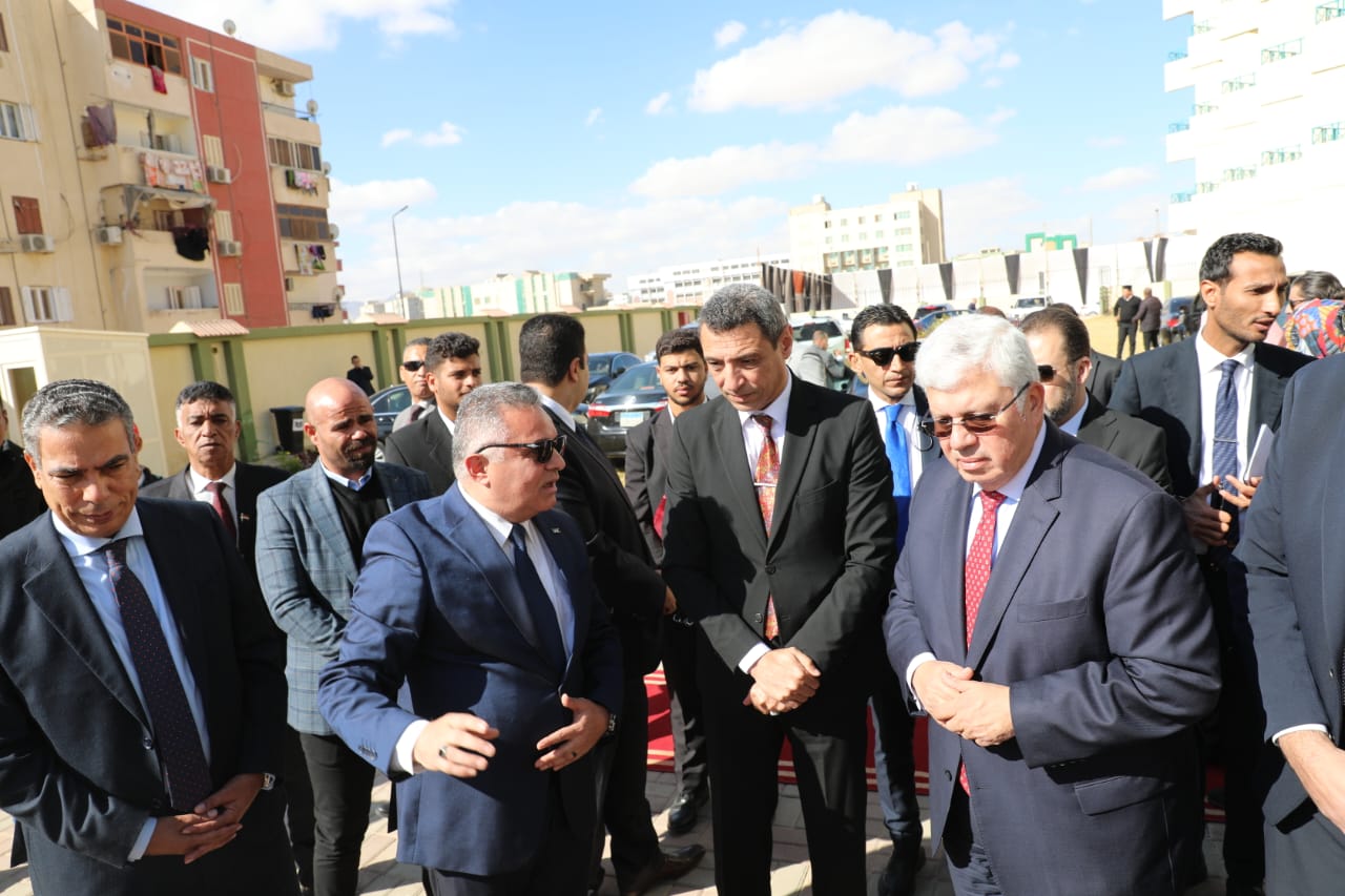 وزير التعليم العالي يفتتح مشروعات تعليمية وصحية