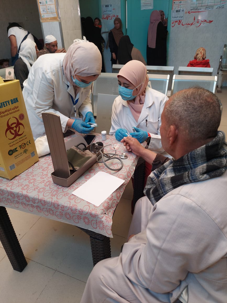 جامعة القاهرة تطلق قافلة تنموية شاملة إلى قرية الرقة الغربية