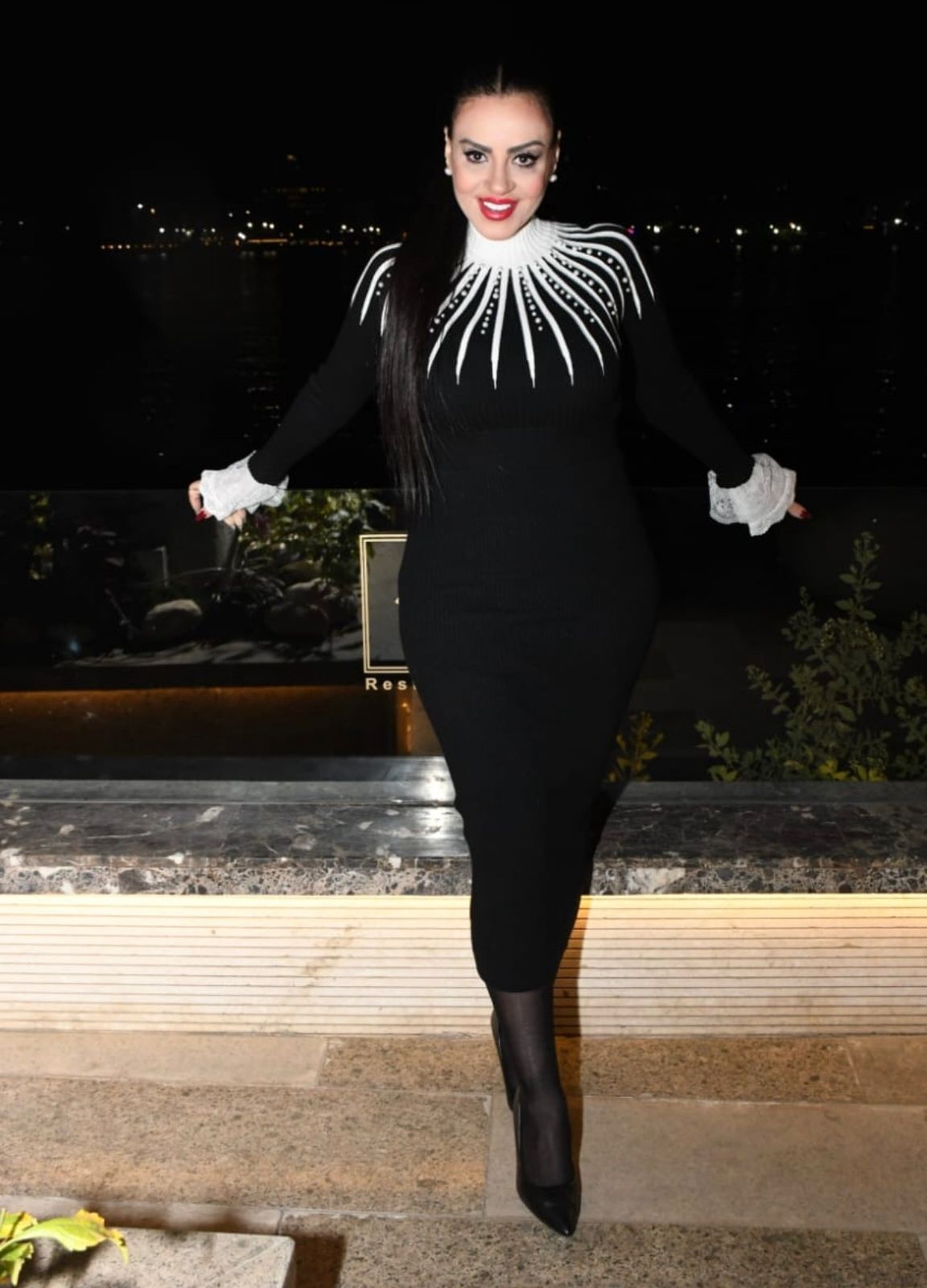 المعرض الدولي للفن التشكيلي يكرم الفنانة إيمان ناجي