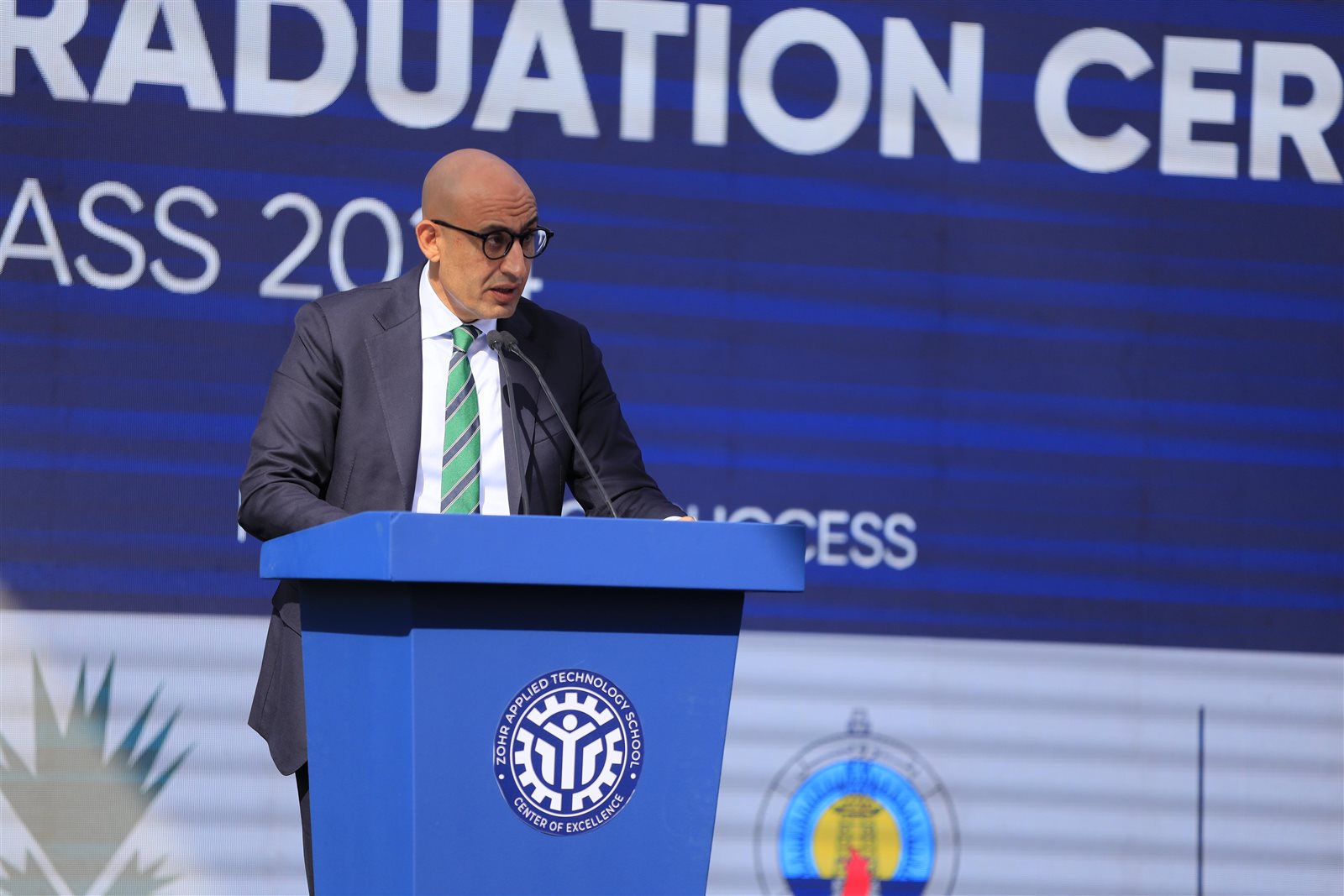 وزير التربية والتعليم يشهد حفل تخرج الدفعة الأولى من مدرسة ظهر للتكنولوجيا التطبيقية