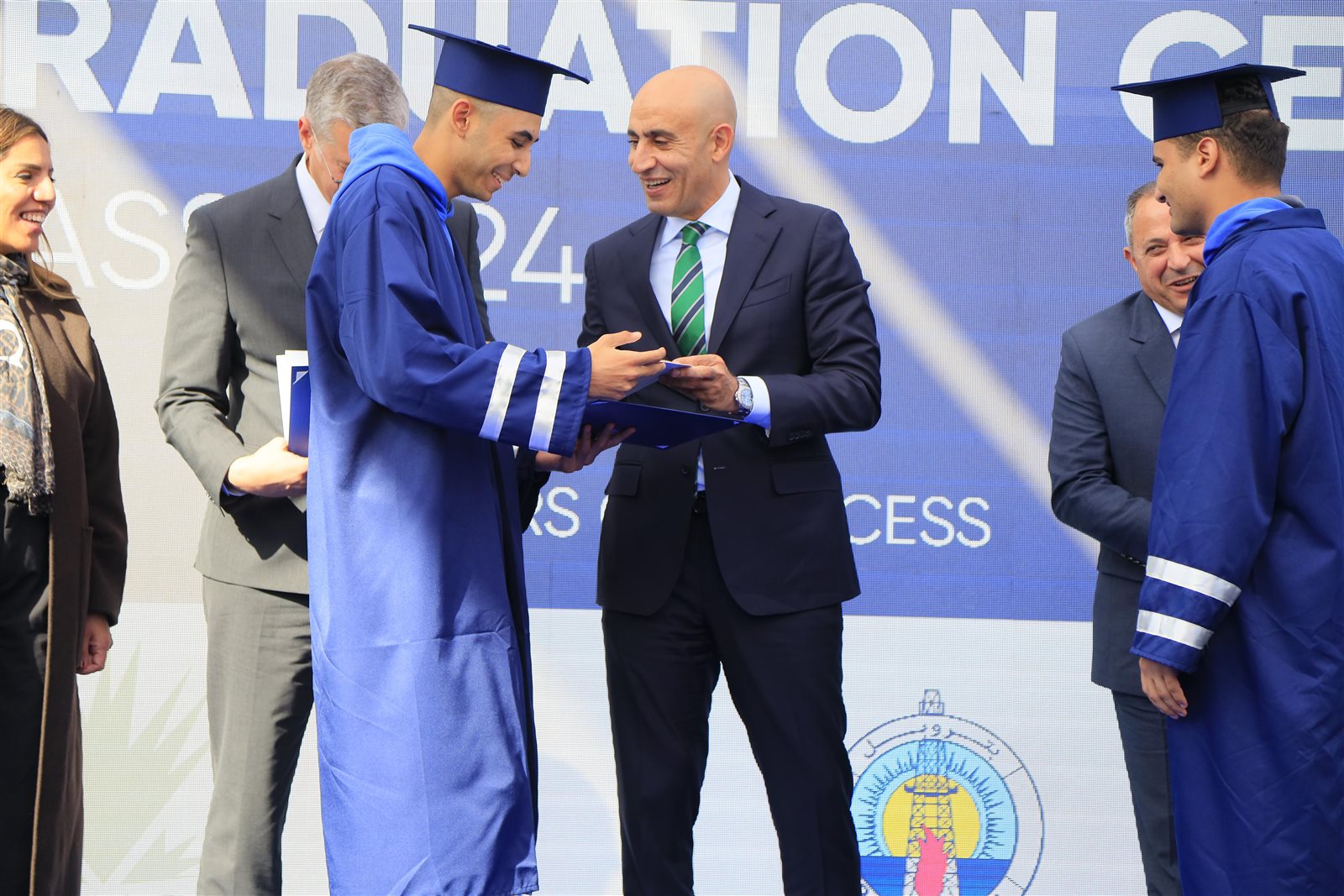 وزير التربية والتعليم يشهد حفل تخرج الدفعة الأولى من مدرسة ظهر للتكنولوجيا التطبيقية