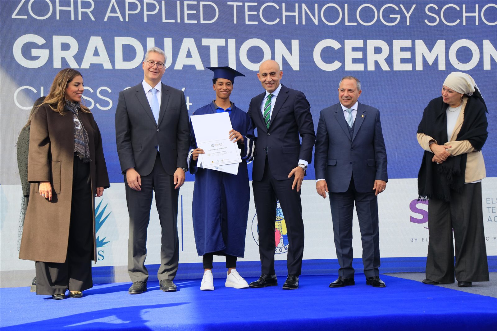 وزير التربية والتعليم يشهد حفل تخرج الدفعة الأولى من مدرسة ظهر للتكنولوجيا التطبيقية