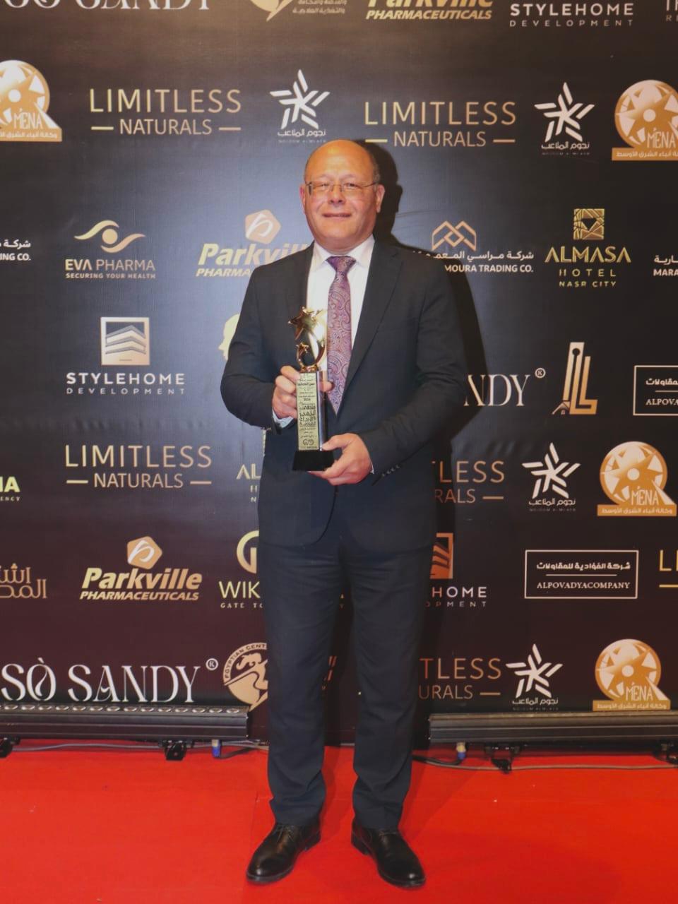 رئيس جامعة سوهاج يُتوج بجائزة التميز لعام 2024 في ملتقى الإبداع العربي