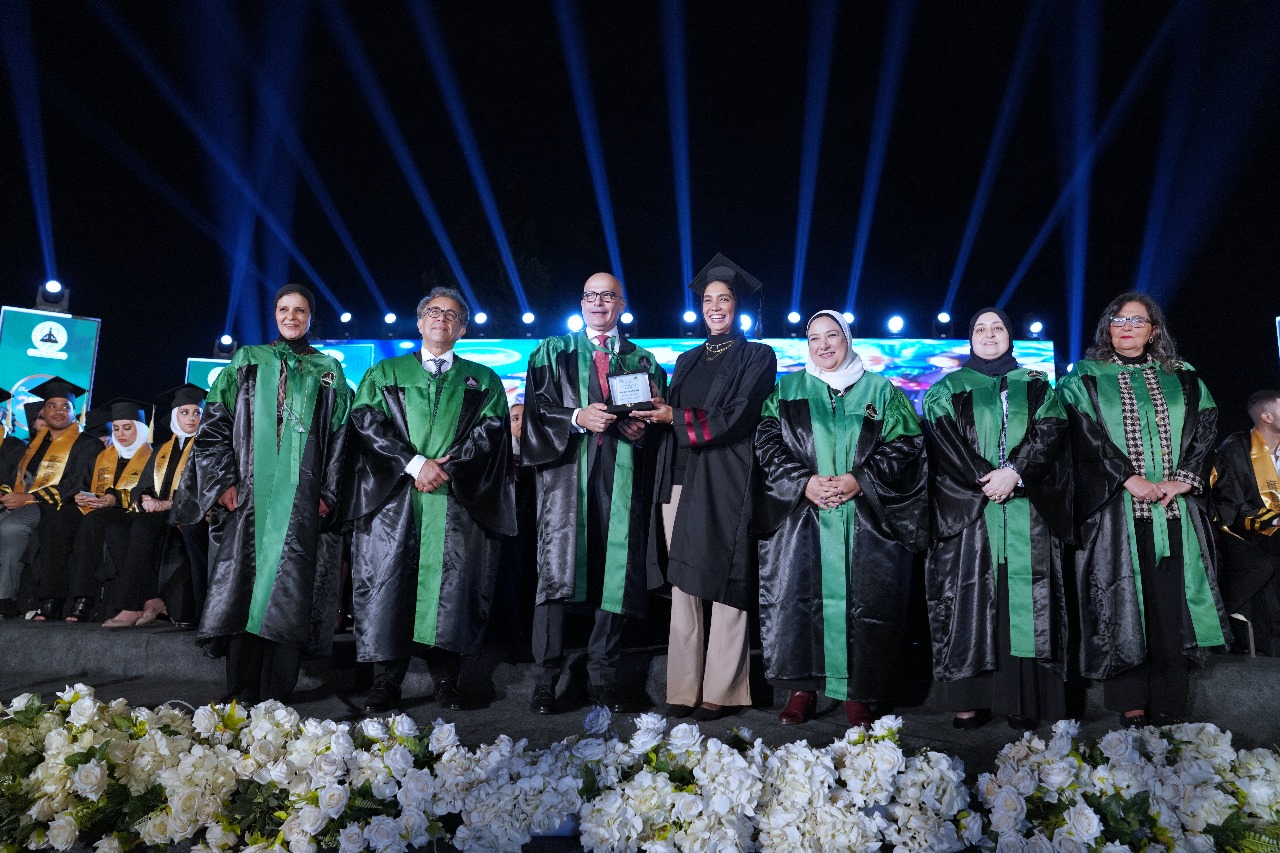 أسنان عين شمس تحتفل بتخريج الدفعة ٢٣ من بكالوريوس طب وجراحة الأسنان