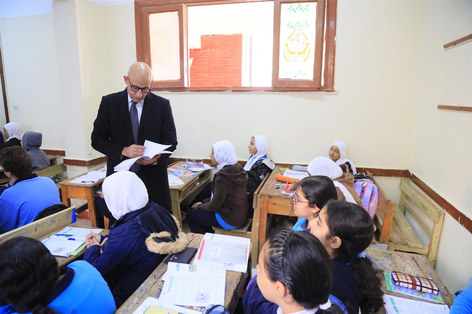وزير التعليم يصدر أثناء زيارته لمدارس محافظة الإسماعيلية