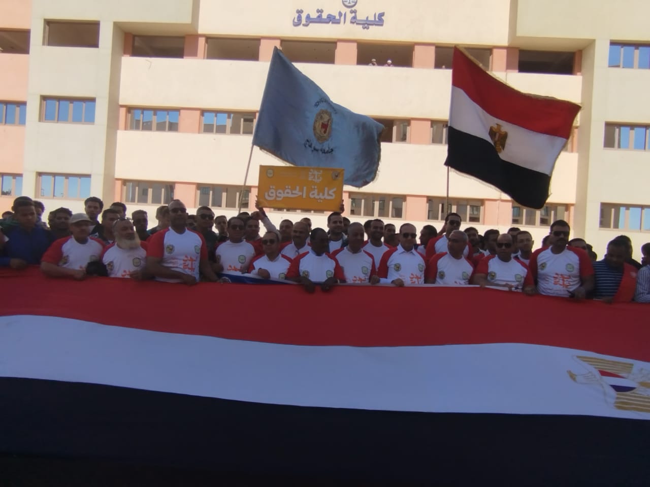 جامعة سوهاج تطلق مسيرة في حب مصر ضمن مبادرة 100 يوم رياضة بكلية الحقوق
