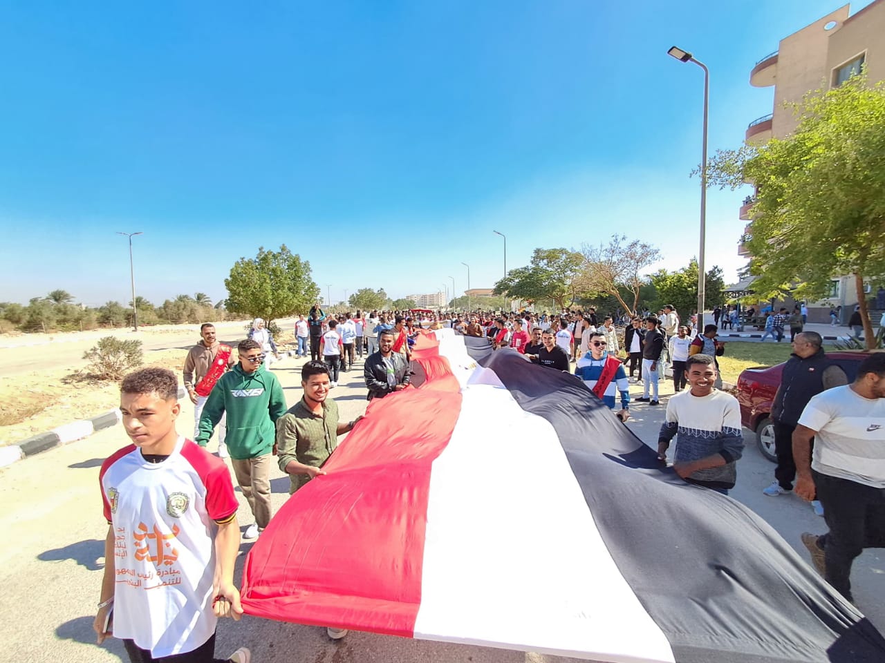 جامعة سوهاج تطلق مسيرة في حب مصر ضمن مبادرة 100 يوم رياضة بكلية الحقوق