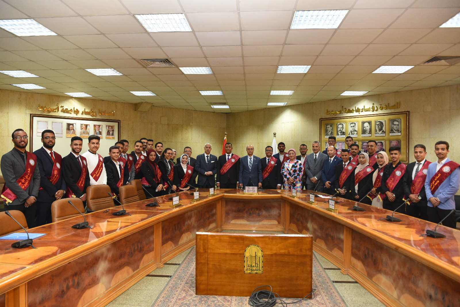 رئيس جامعة أسيوط يلتقي بمجلس اتحاد الطلاب الجديد