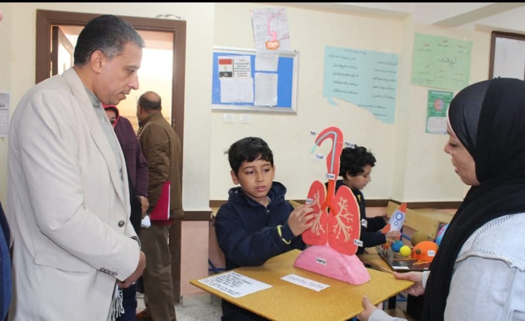 وكيل تعليم الجيزة يواصل جولاته الميدانية في إدارة الدقي