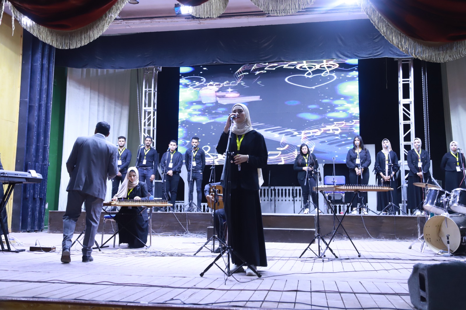 كورال جامعة سوهاج يتألق في الملتقى الفني للجامعات العربية