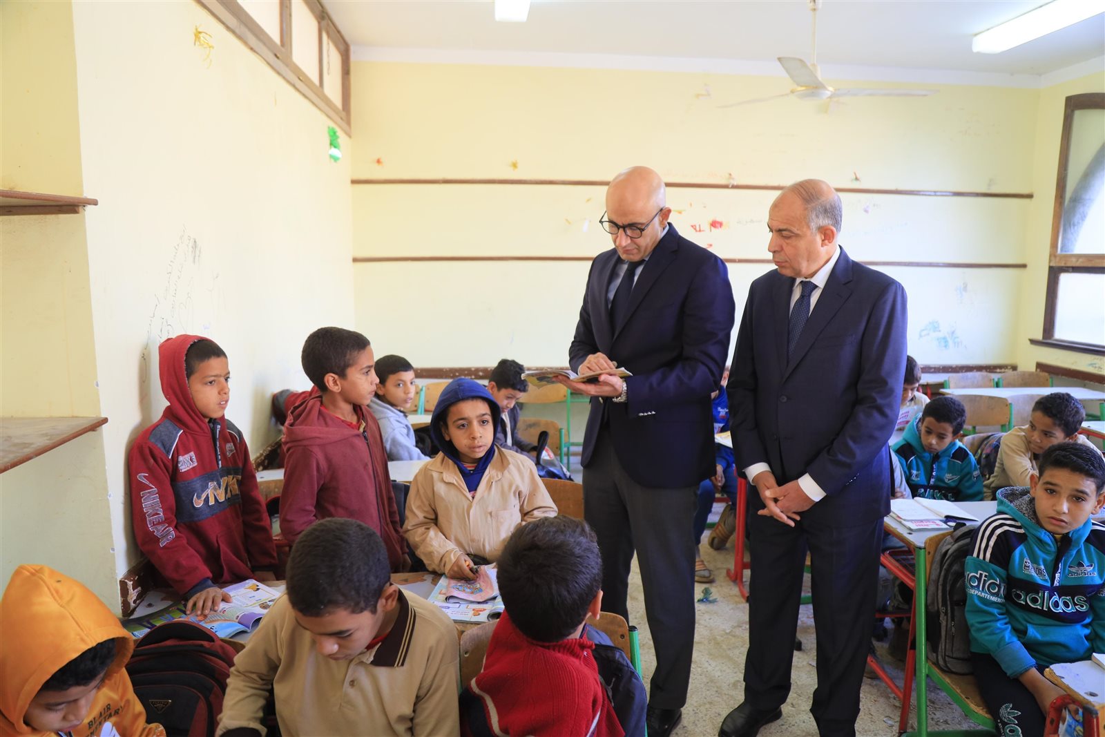 وزير التربية والتعليم ومحافظ المنيا يجريان جولة تفقدية لعدد من المدارس 