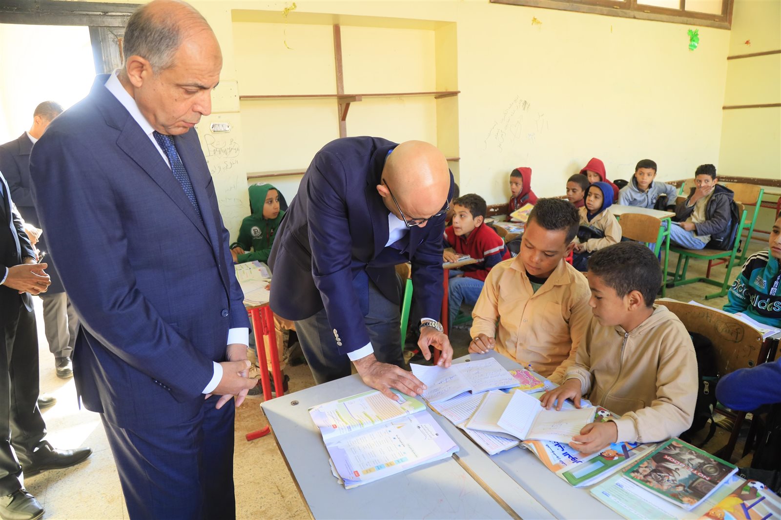 وزير التربية والتعليم ومحافظ المنيا يجريان جولة تفقدية لعدد من المدارس 