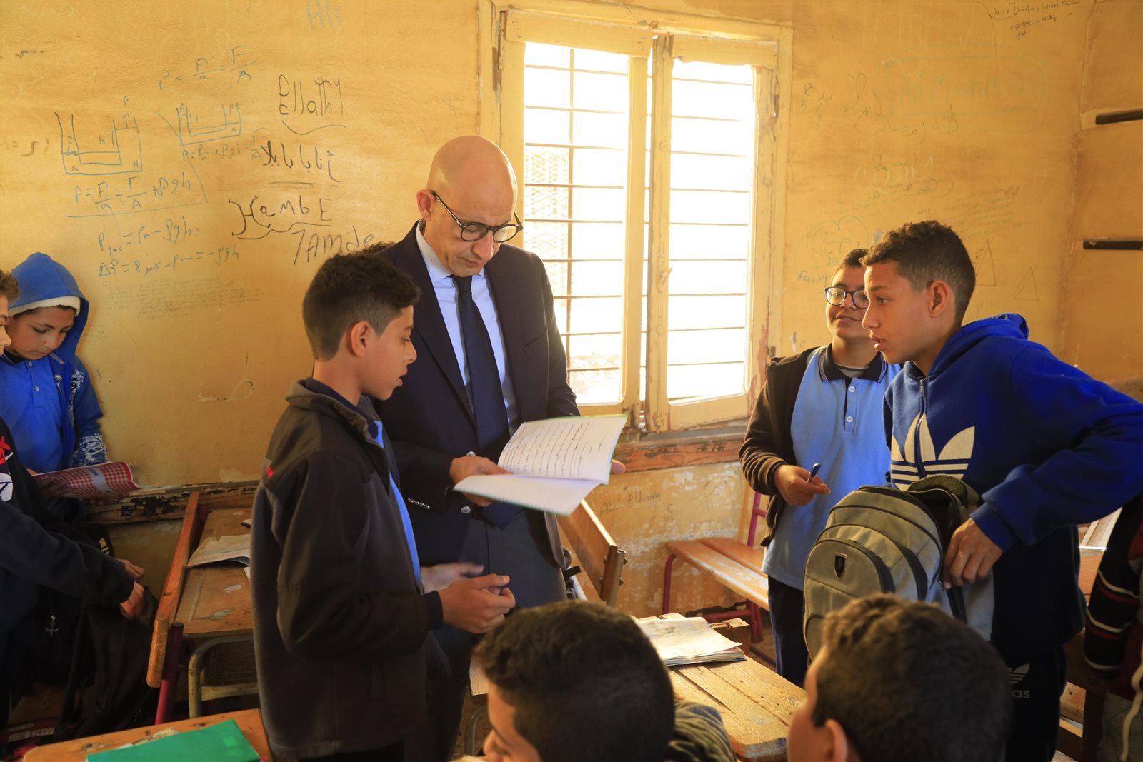 وزير التربية والتعليم ومحافظ المنيا يجريان جولة تفقدية لعدد من المدارس 