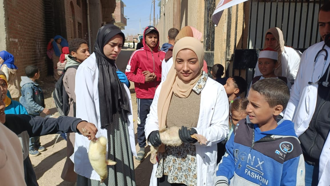 جامعة سوهاج تواصل إطلاق قوافلها البيطرية المجانية لقرية الكوله 