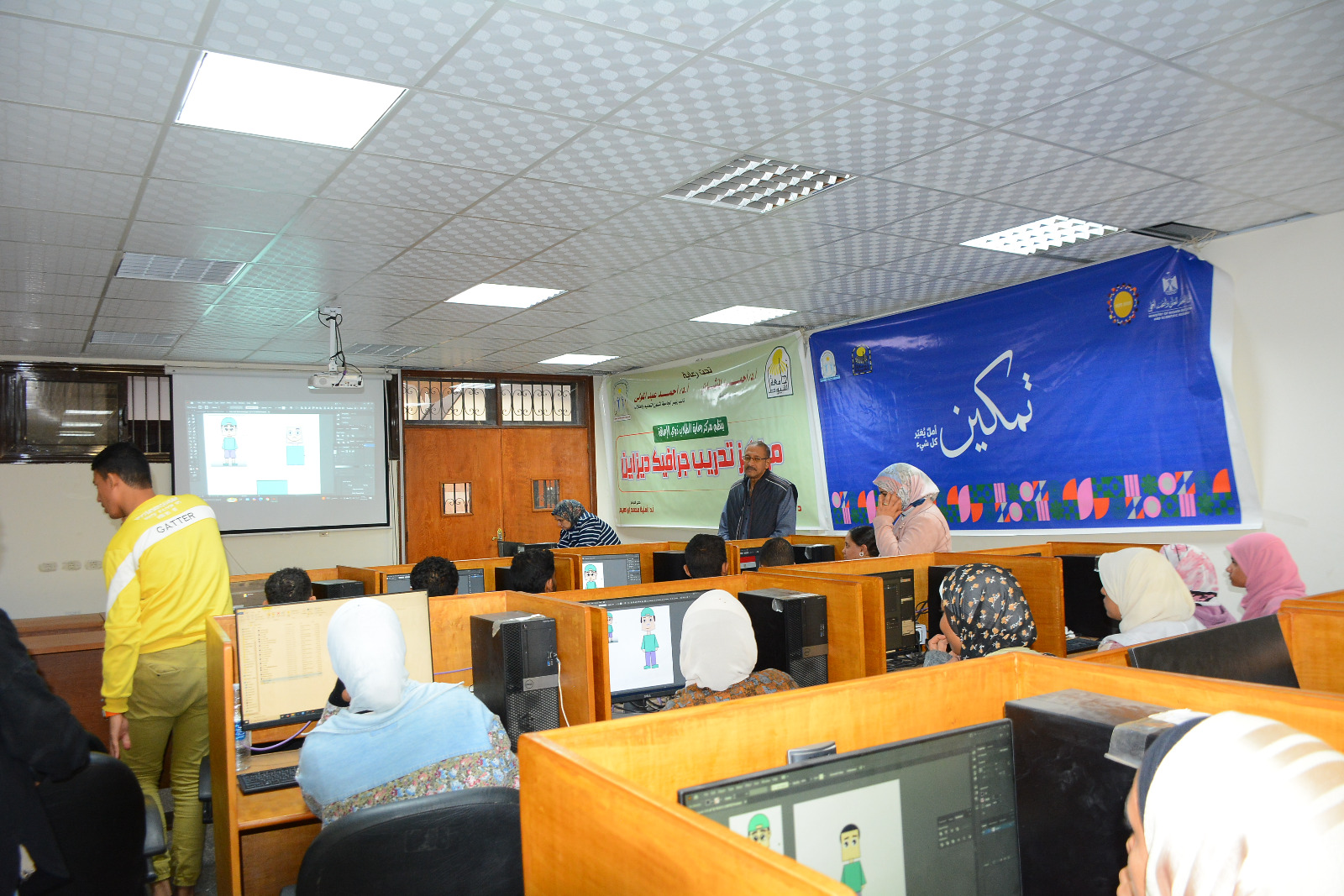 جامعة أسيوط تُطلق دورة تدريبية لتمكين الطلاب ذوي الهمم في مجال تصميم الجرافيك