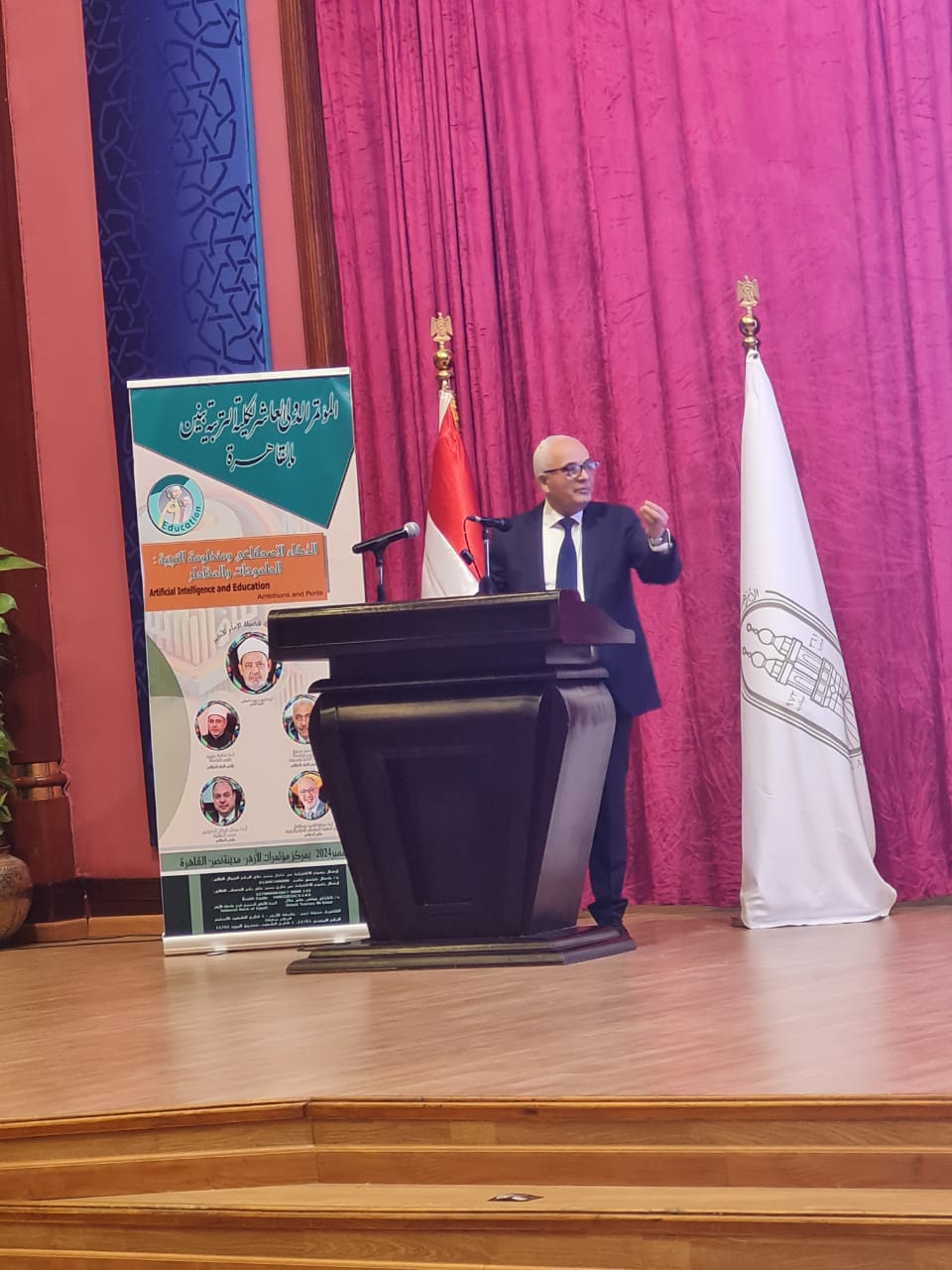 رضا حجازي يستعرض مخاطر وتحديات الذكاء الاصطناعي بجامعة الأزهر