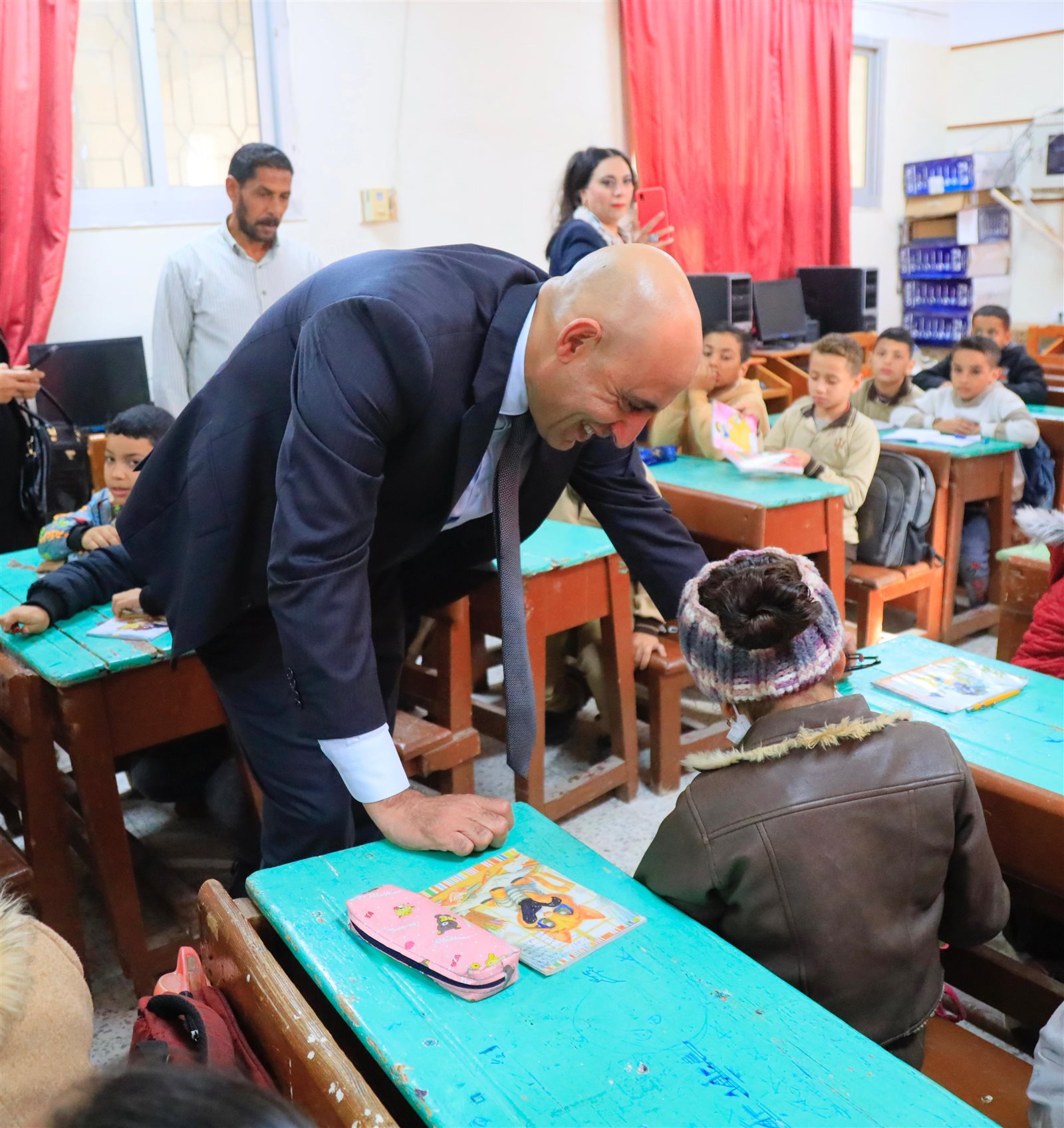 وزير التربية والتعليم يتفقد مدارس الغربية ويشيد بانضباط الدراسة