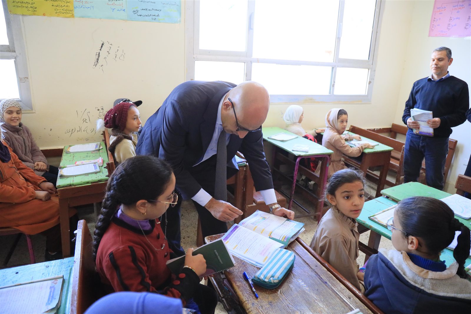 وزير التربية والتعليم يتفقد مدارس الغربية ويشيد بانضباط الدراسة