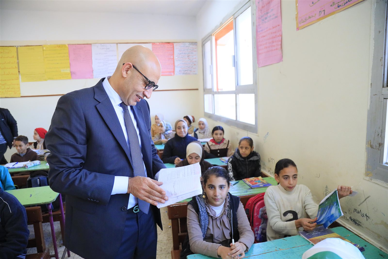 وزير التربية والتعليم يتفقد مدارس الغربية ويشيد بانضباط الدراسة