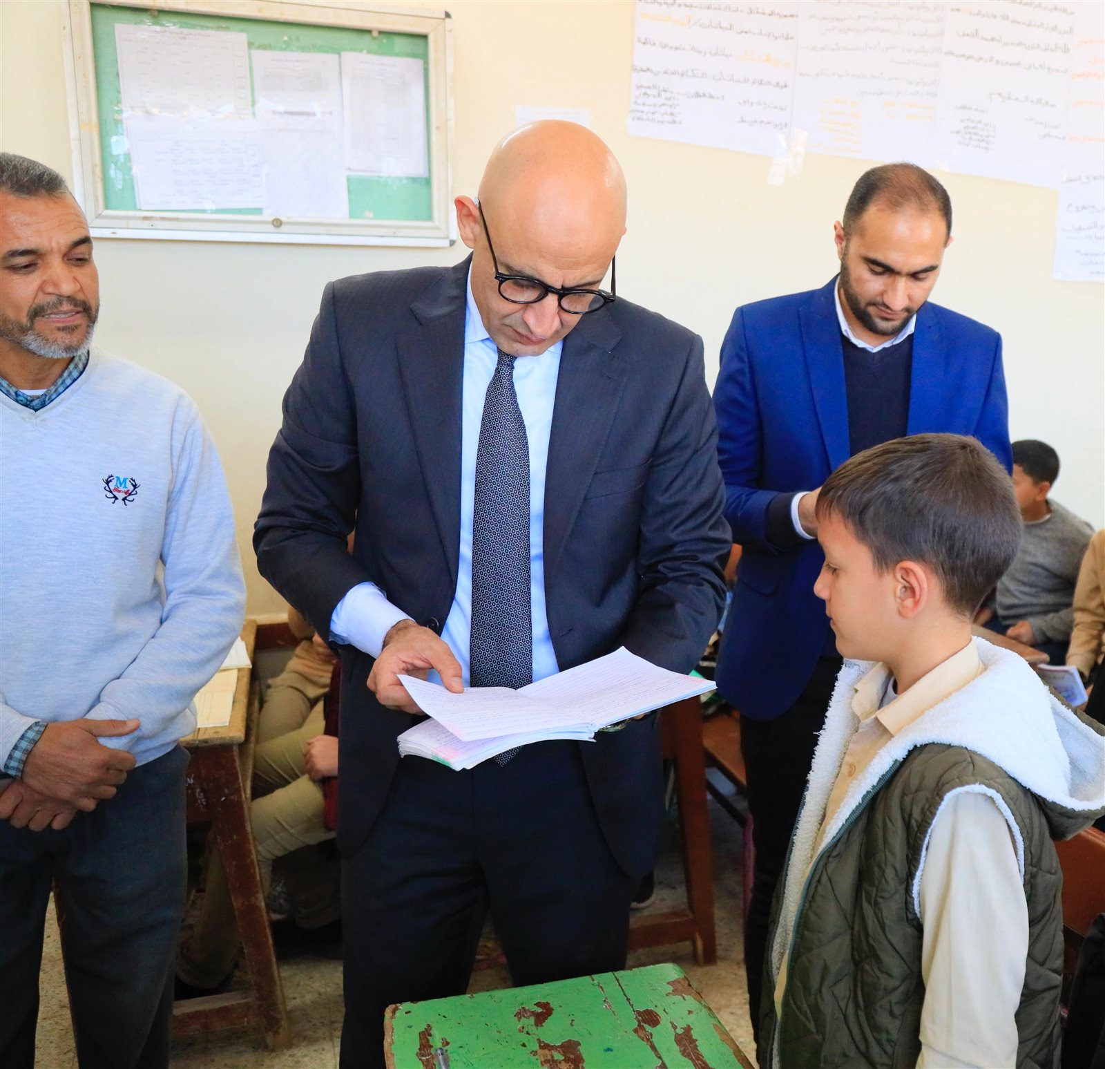 وزير التربية والتعليم يتفقد مدارس الغربية ويشيد بانضباط الدراسة