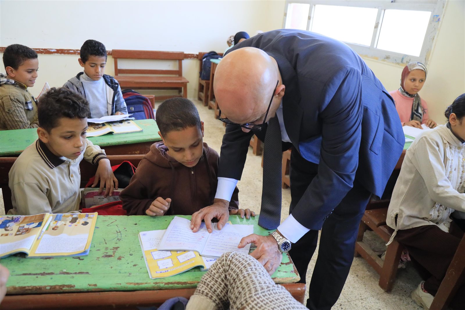 وزير التربية والتعليم يتفقد مدارس الغربية ويشيد بانضباط الدراسة