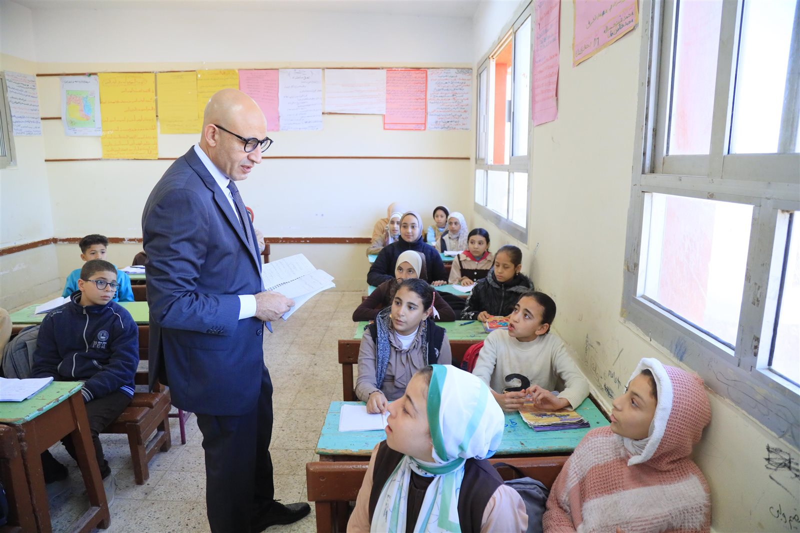 وزير التربية والتعليم يتفقد مدارس الغربية ويشيد بانضباط الدراسة