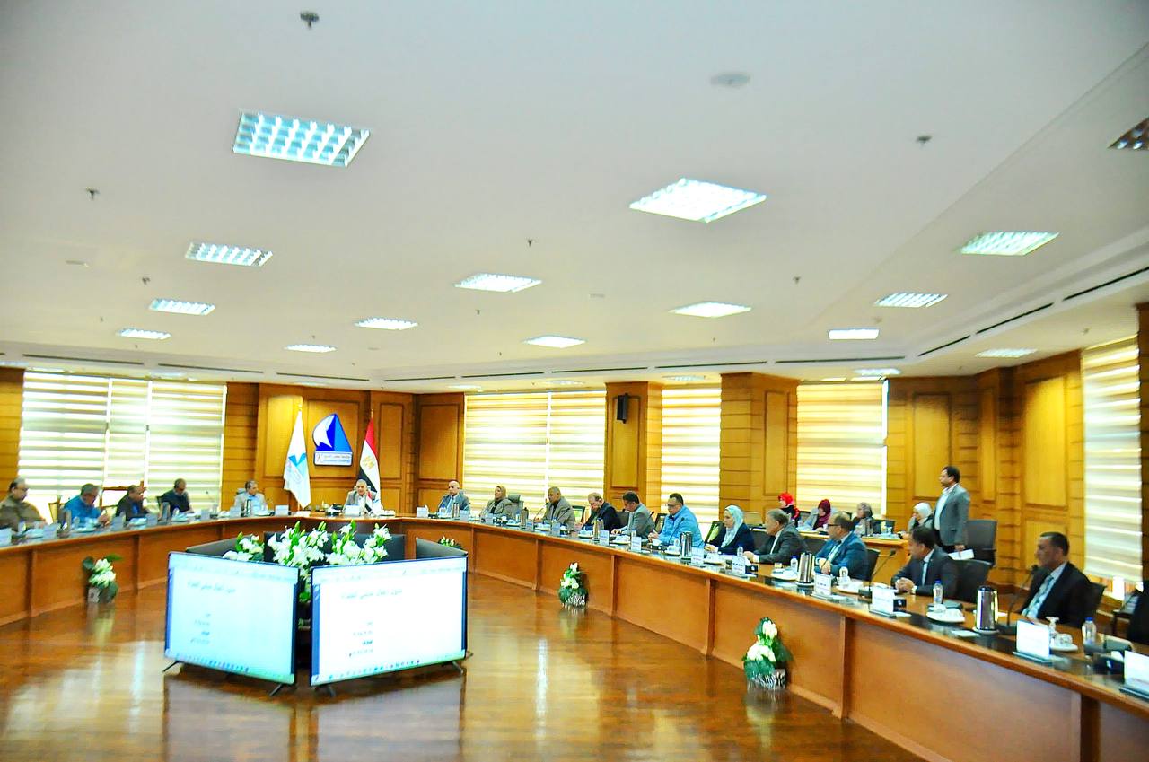 مجلس عمداء جامعة كفر الشيخ يناقش الاستعداد لامتحانات الفصل الدراسي الأول