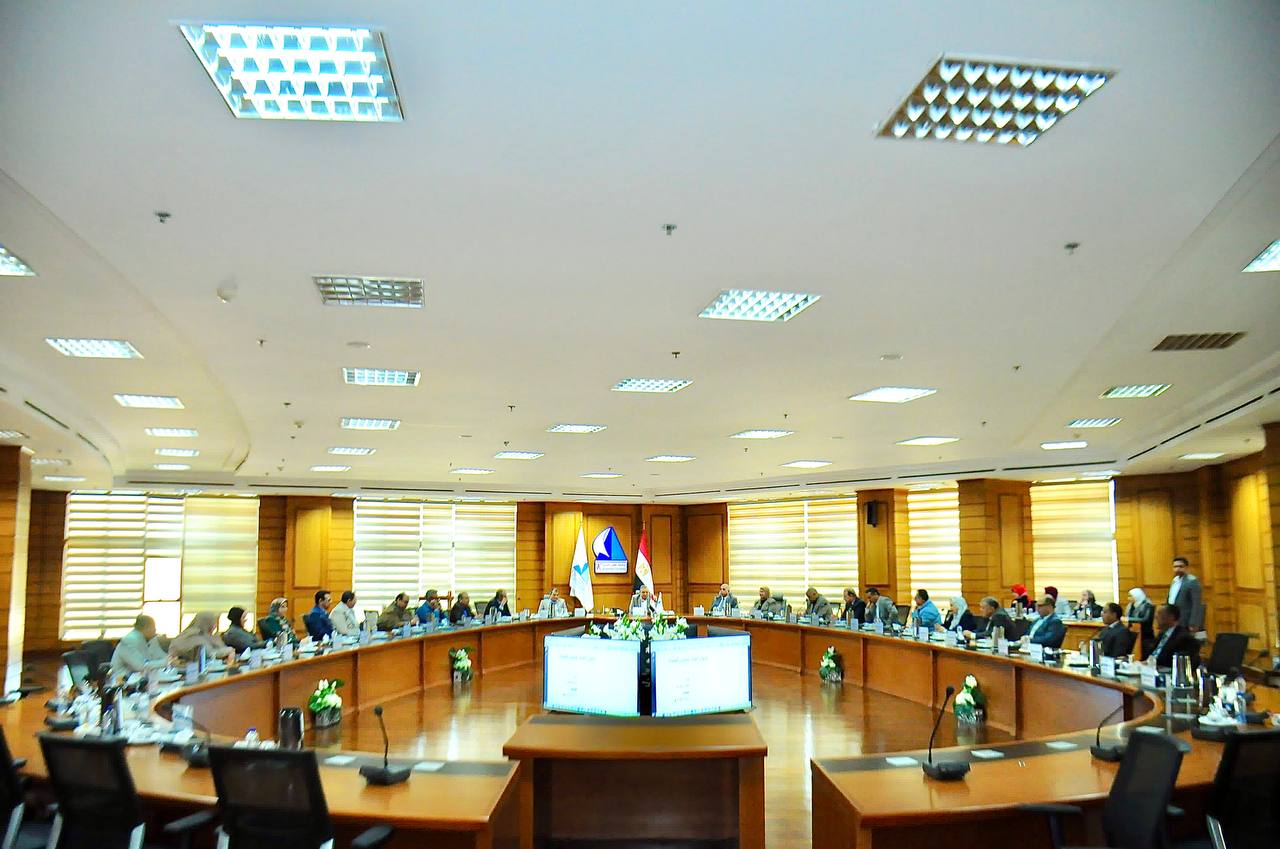 مجلس عمداء جامعة كفر الشيخ يناقش الاستعداد لامتحانات الفصل الدراسي الأول
