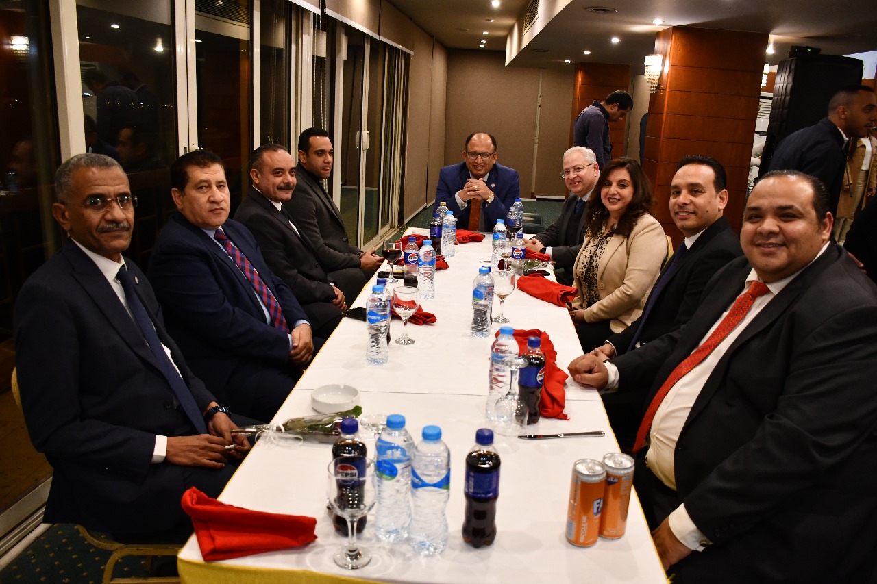 لقاء ودي يجمع رئيس جامعة حلوان بمجلس اتحاد الطلاب في أجواء أسرية