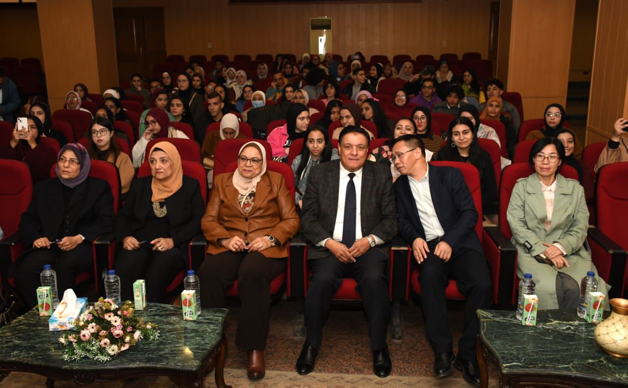 فوز طلاب جامعة عين شمس بالمركز الأول المتميز في مسابقة معهد كونفوشيوس