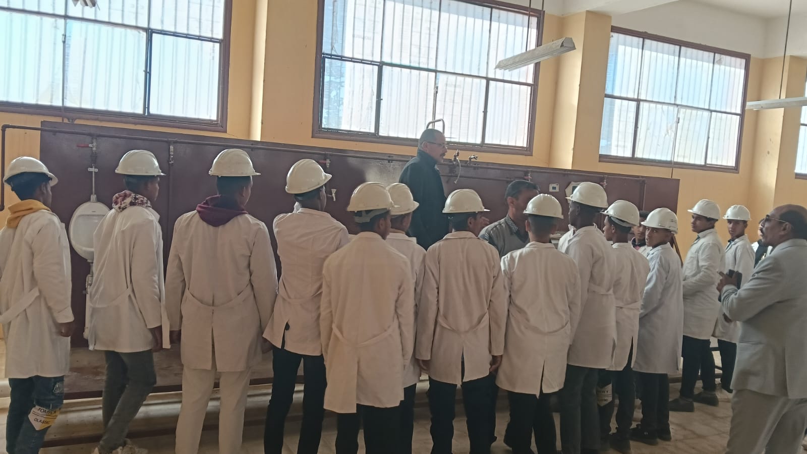 تعاون بين وزارتي العمل والتربية والتعليم بشأن التدريب المهني لطلاب المدارس الصناعية