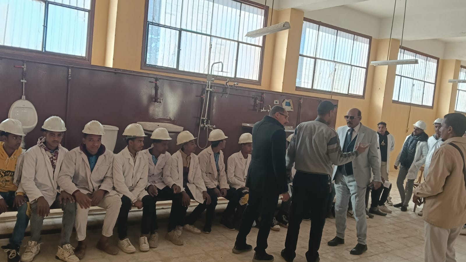 تعاون بين وزارتي العمل والتربية والتعليم بشأن التدريب المهني لطلاب المدارس الصناعية