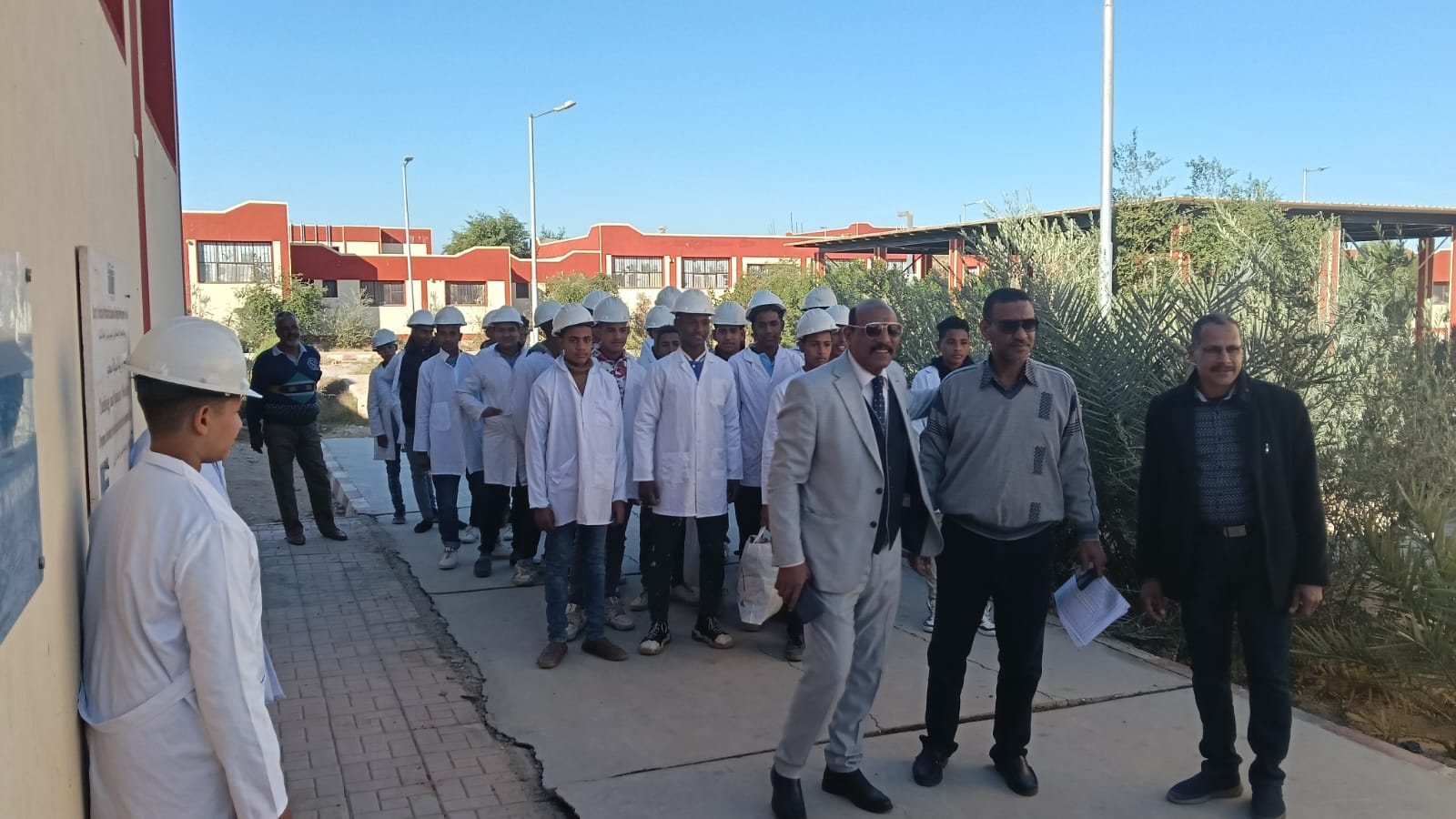 تعاون بين وزارتي العمل والتربية والتعليم بشأن التدريب المهني لطلاب المدارس الصناعية