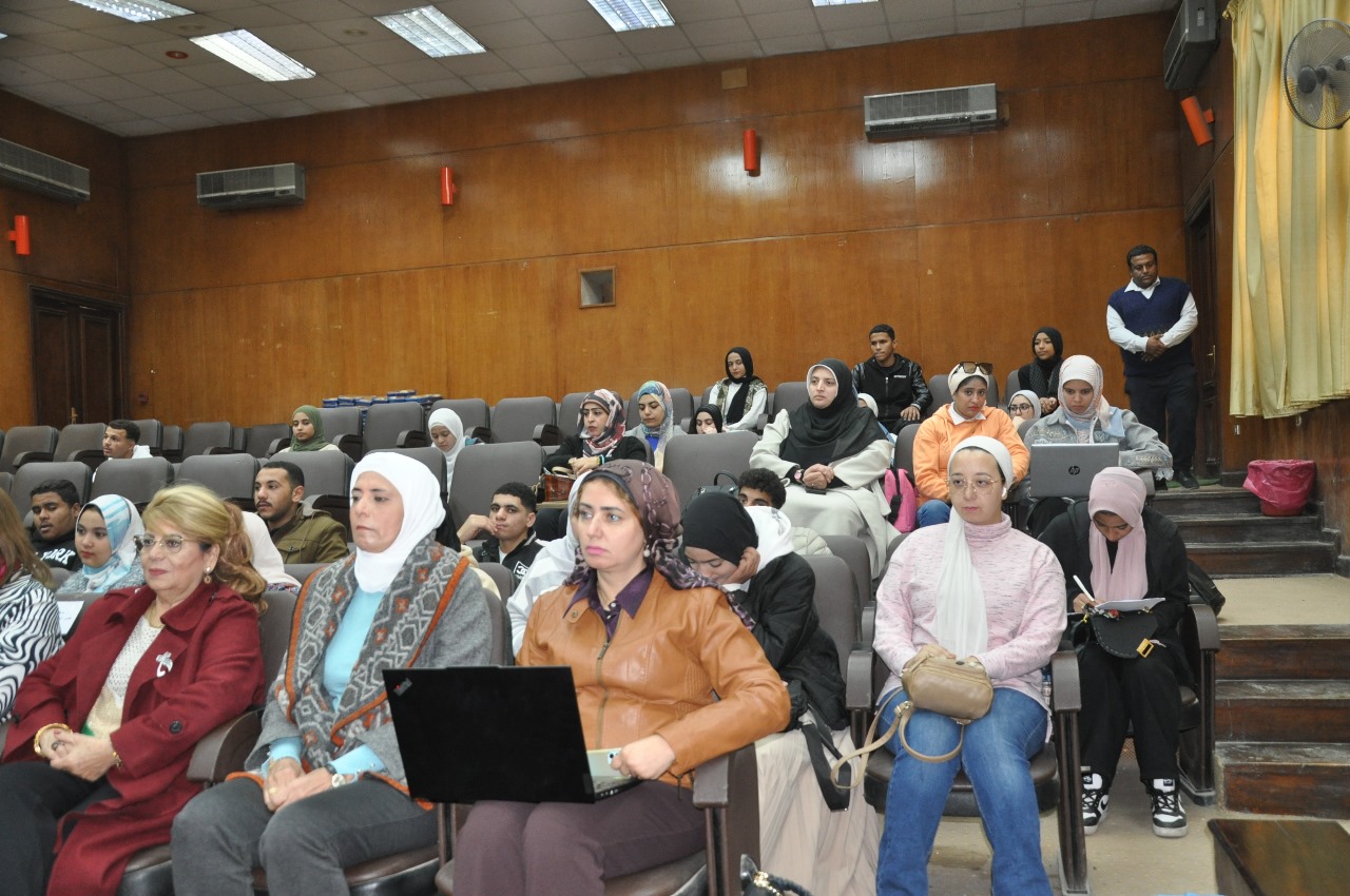 جامعة حلوان تتصدى للعنف ضد المرأة في لقاء توعوي
