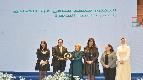 جامعة القاهرة تحتفي بإنجازات مؤسسة حياة كريمة