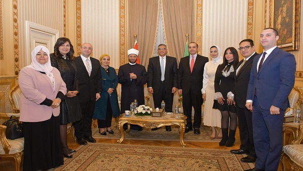 جامعة القاهرة تحتفي بإنجازات مؤسسة حياة كريمة