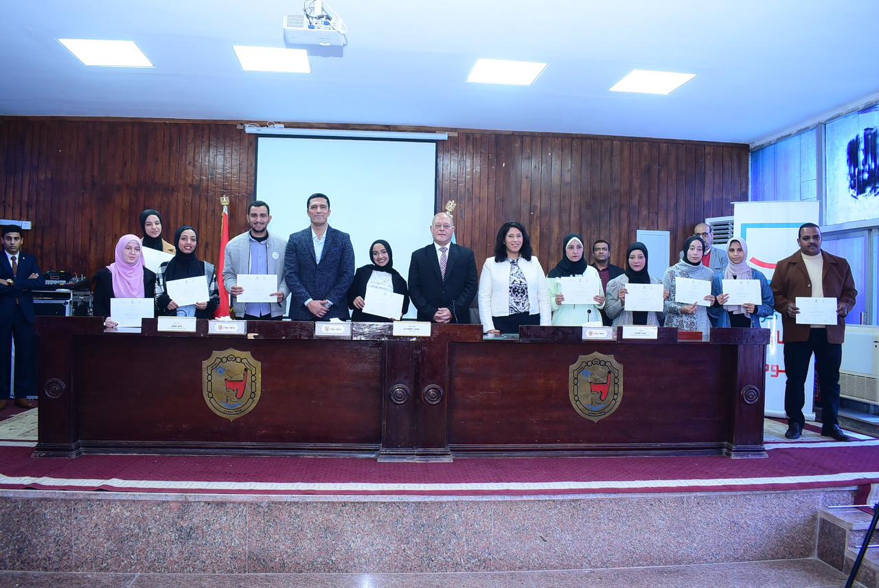 جامعة سوهاج تختتم برنامج نجوم مصرية ستارز بالتعاون مع مكتبة الإسكندرية وحياة كريمة