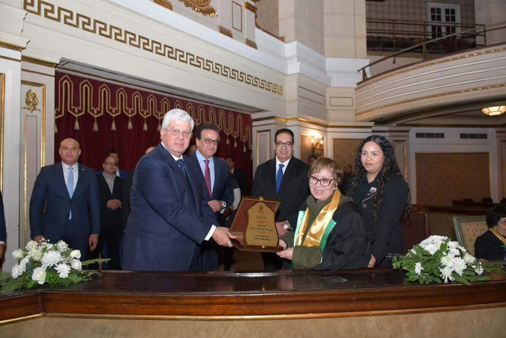 وزير التعليم العالي يشهد احتفال جامعة القاهرة بعيد العلم التاسع عشر وتكريم العلماء