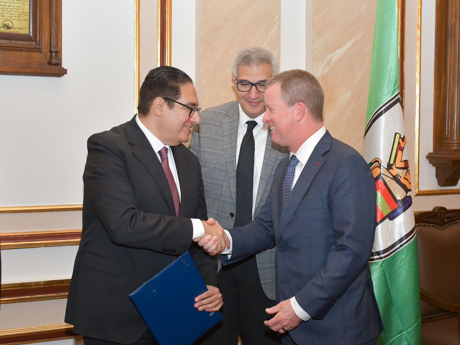 جامعة القاهرة تعقد شراكة استراتيجية مع جامعة أكسفورد لتطوير علاجات الأورام المتقدمة