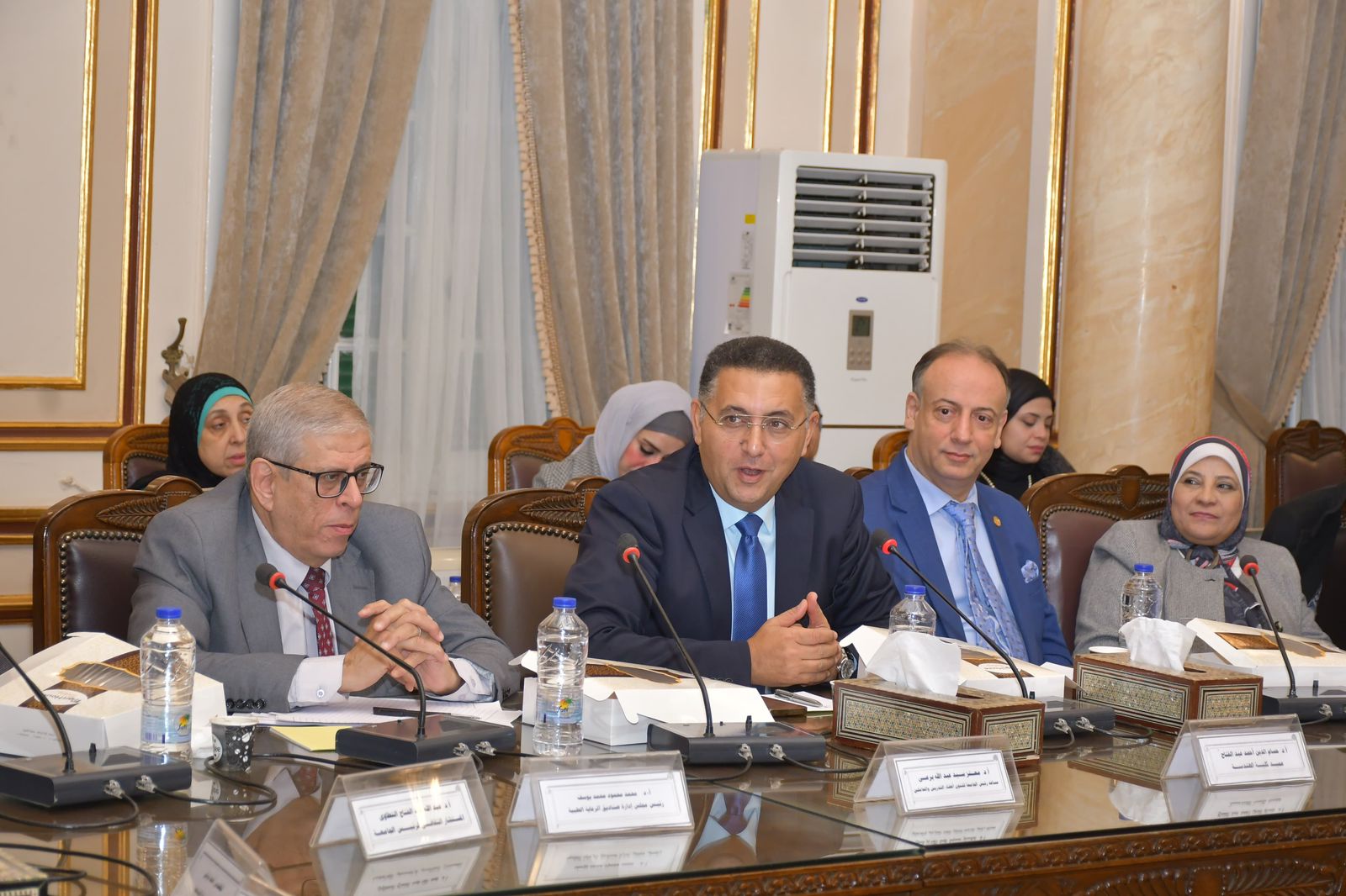 رئيس جامعة القاهرة بعلن قرارات هامة واستراتيجيات مستقبلية في اجتماع المجلس الشهري