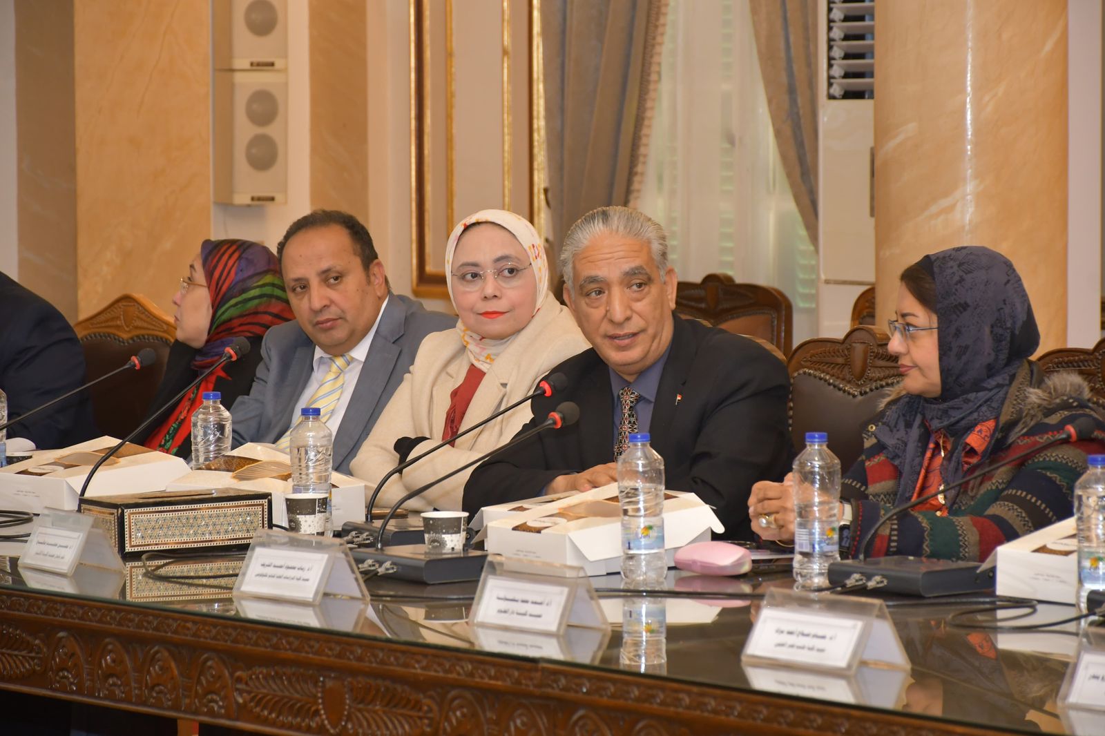 رئيس جامعة القاهرة بعلن قرارات هامة واستراتيجيات مستقبلية في اجتماع المجلس الشهري