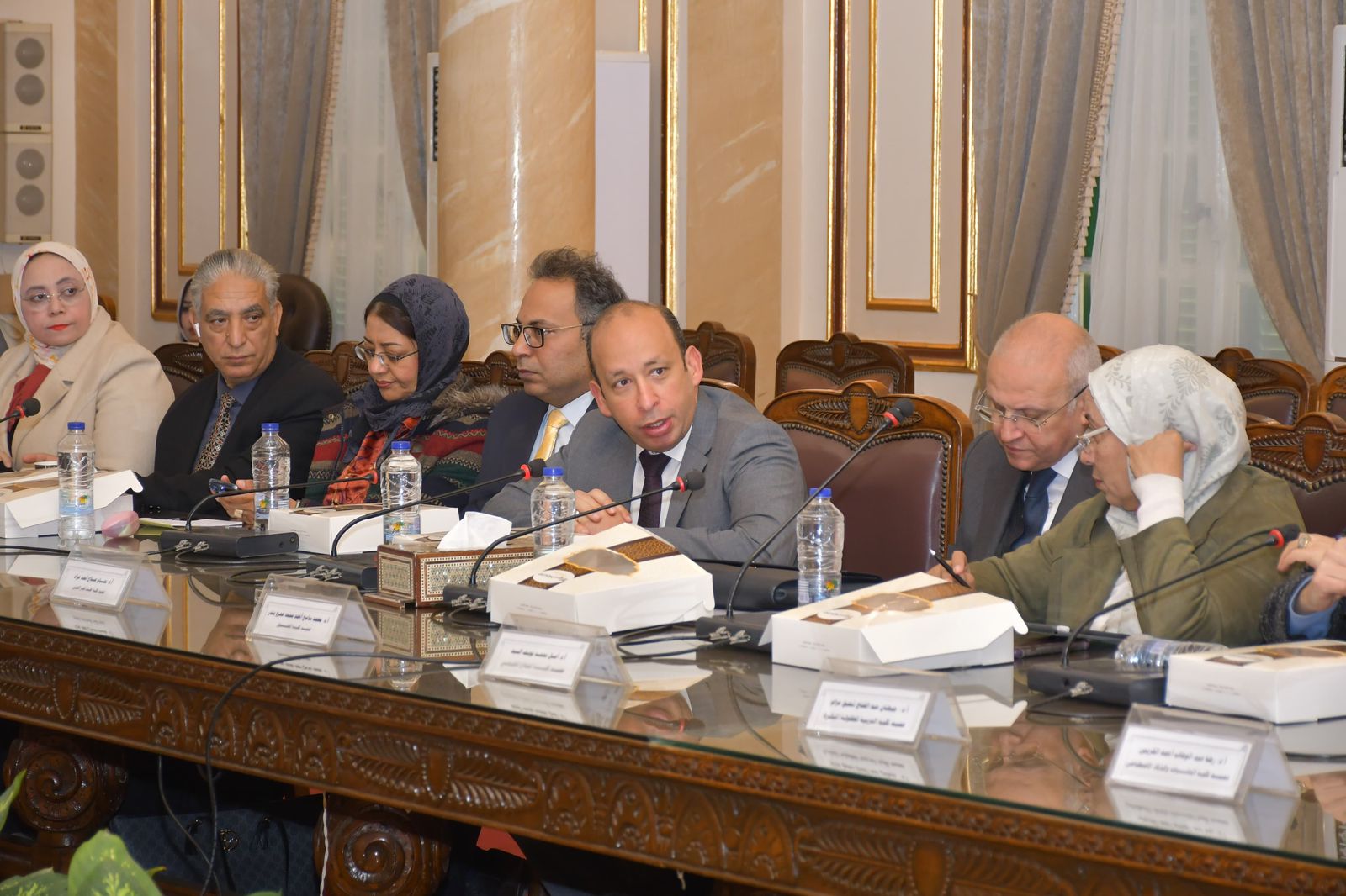 رئيس جامعة القاهرة بعلن قرارات هامة واستراتيجيات مستقبلية في اجتماع المجلس الشهري