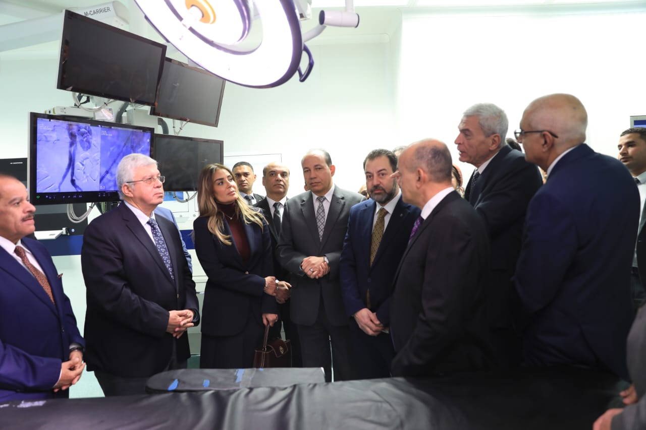 وزير التعليم العالي ورئيس جامعة المنصورة يفتتحان مركز زراعة الكبد بجامعة المنصورة