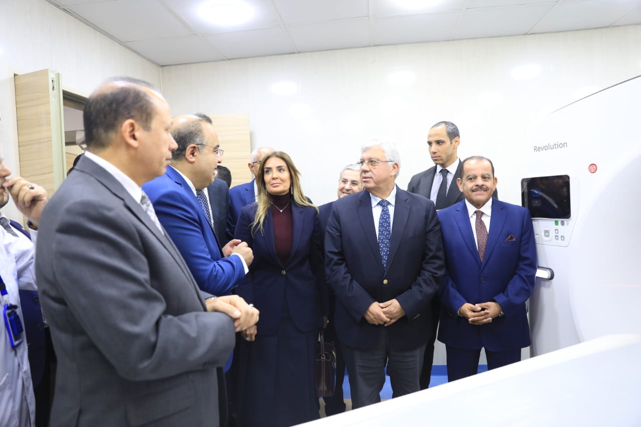 وزير التعليم العالي ورئيس جامعة المنصورة يفتتحان مركز زراعة الكبد بجامعة المنصورة