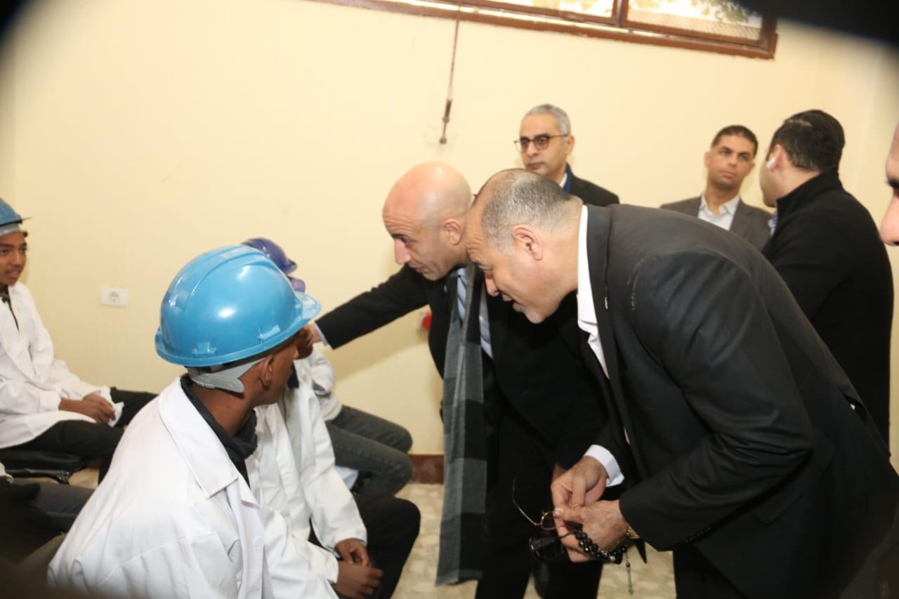 وزيرا العمل والتعليم يتفقدان مركز قفط للتدريب المهني