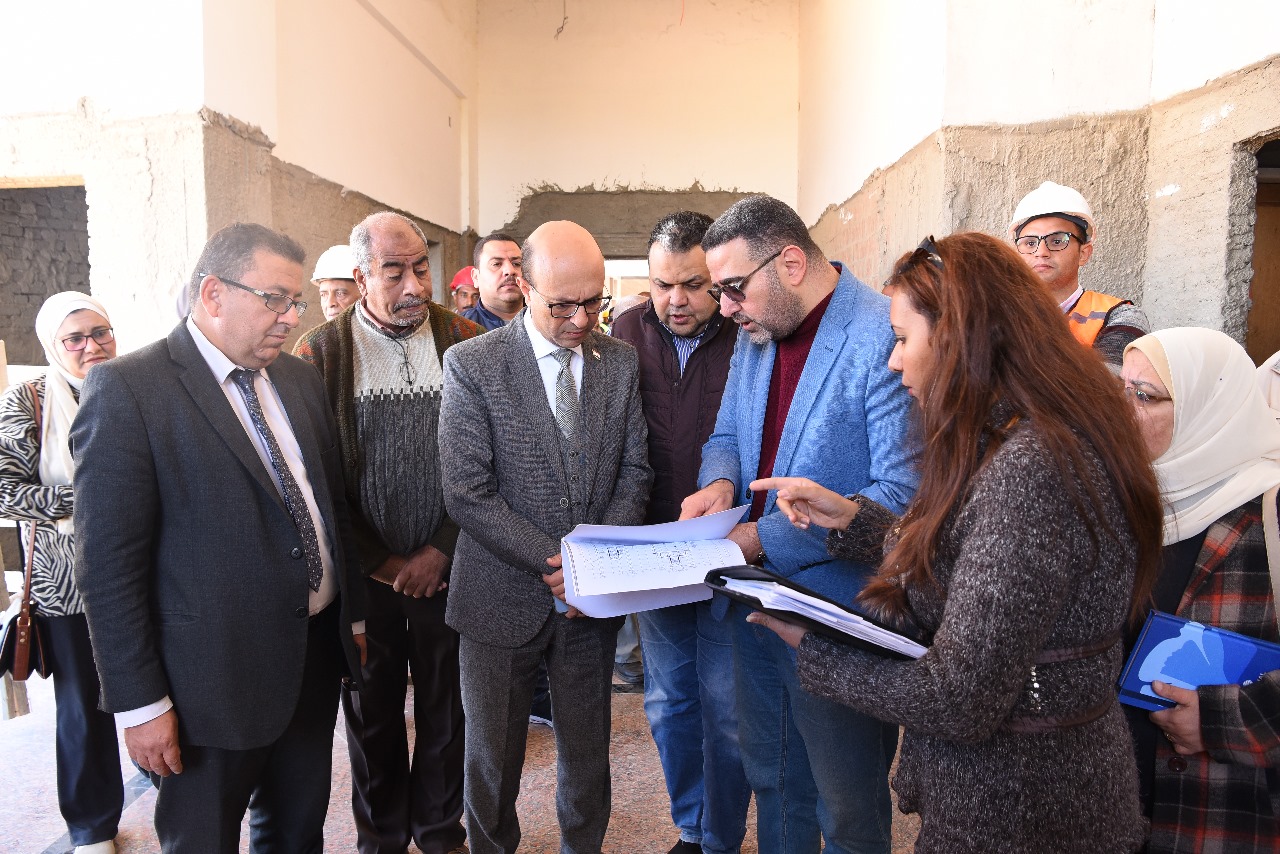 رئيس جامعة أسيوط يتفقد سير العمل في مشروع مقر كلية التربية للطفولة المبكرة بأسيوط الجديدة