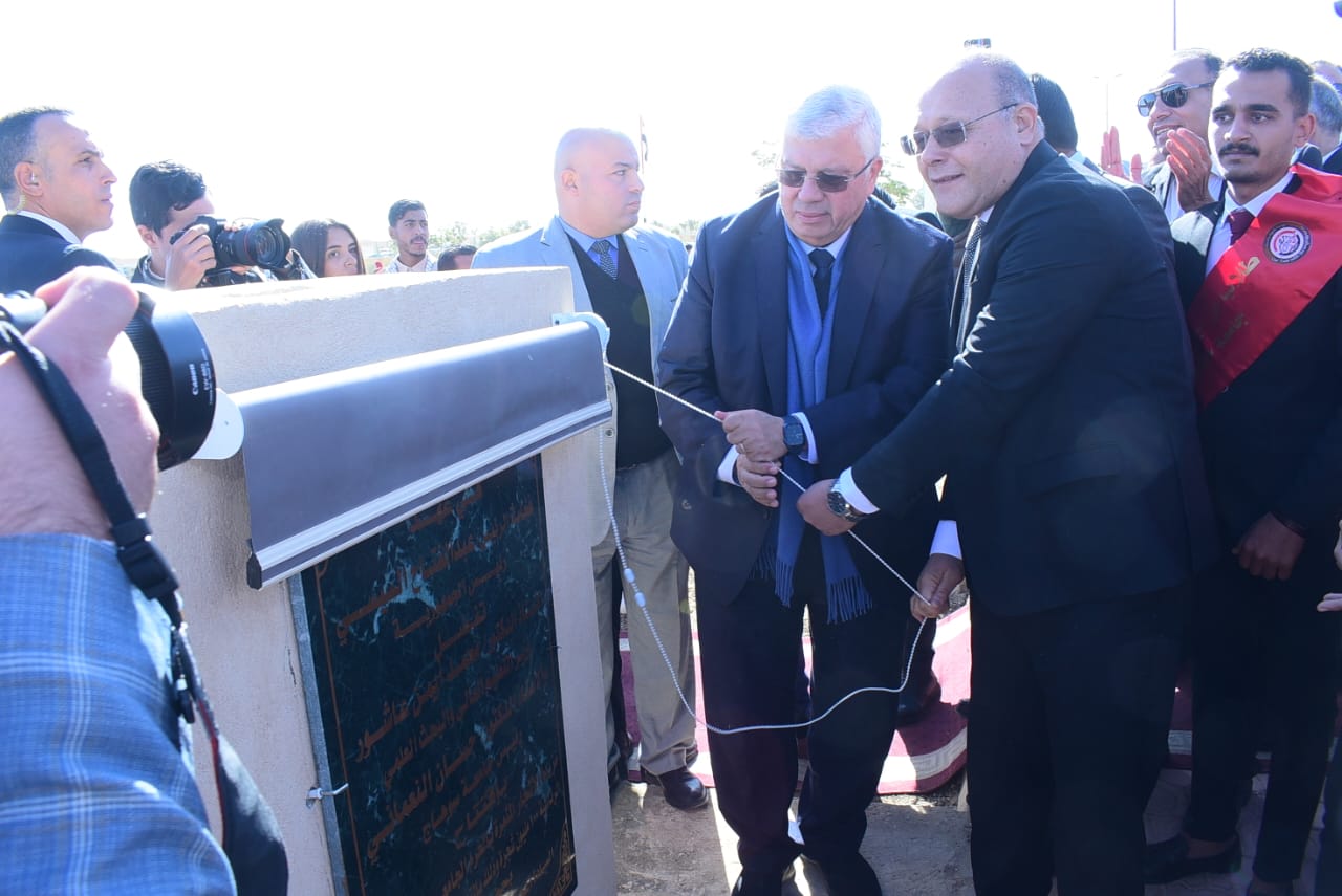 جامعة سوهاج تزرع 60 شجرة مثمرة ضمن مبادرة 100 مليون شجرة لتحقيق التحول الأخضر